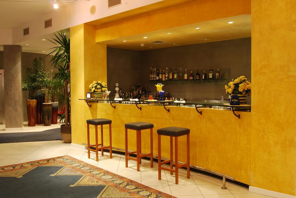 史波特帝国酒店 佩萨罗 外观 照片